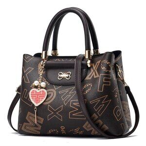Elegant Monogram Print Handbag with Heart Charm – Stylish Leather Shoulder Bag f